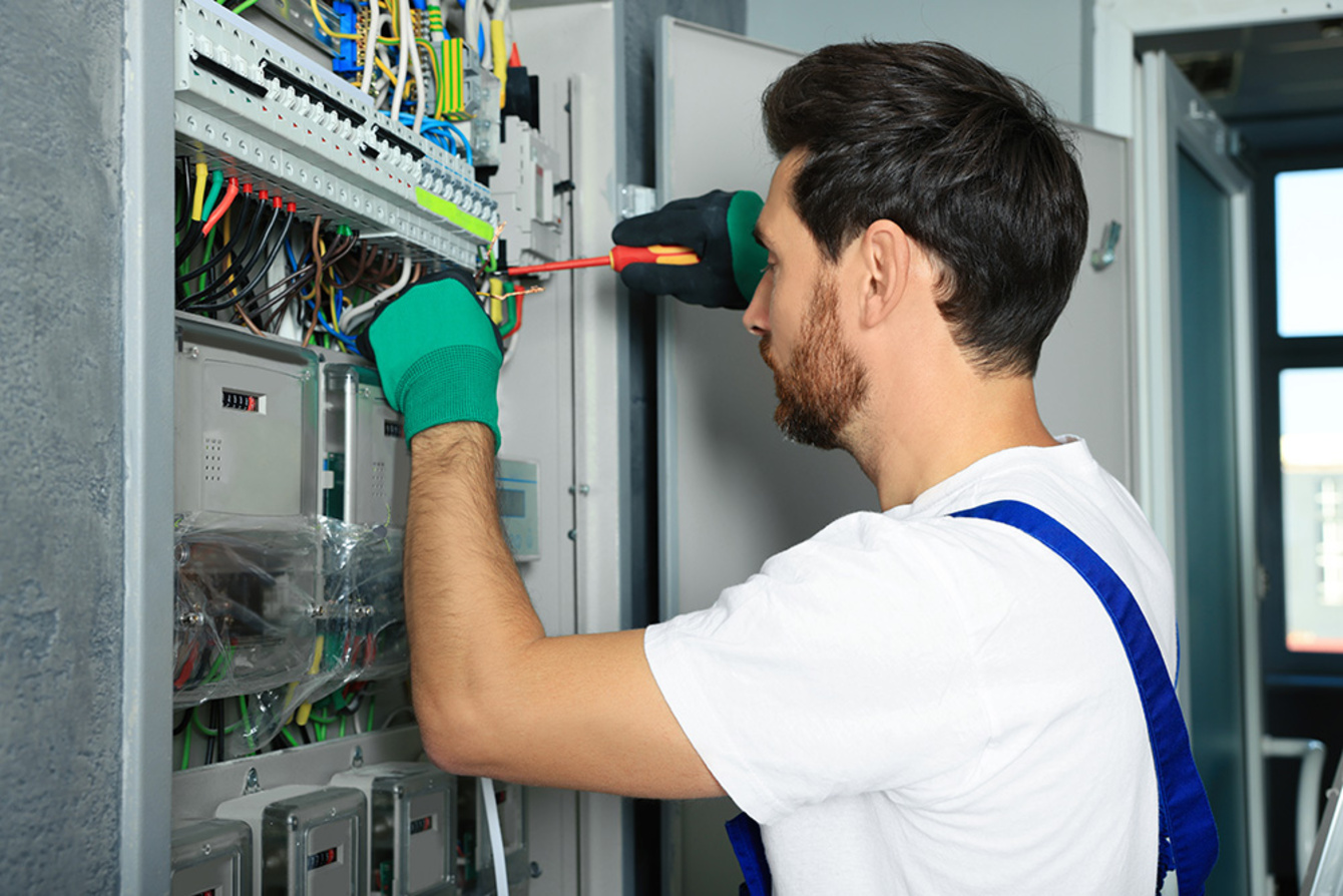 Nieder­spannungs­anlagen bei Elektroinstallation Rauch in Eschenburg-Simmersbach